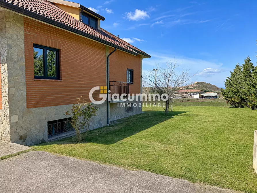 Immagine 7 di Villa in vendita  in CONTRADA MIRACOLO 60 a Avigliano