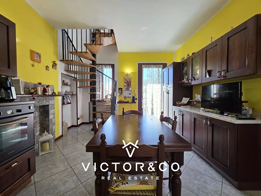 Immagine 10 di Quadrilocale in vendita  in VIA BATTISTI snc a Romentino