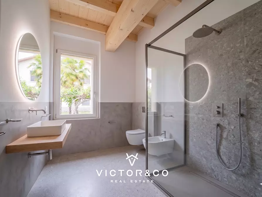 Immagine 11 di Villa in vendita  in Via Isonzo 6 a Oleggio