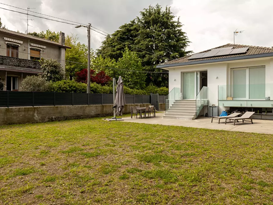 Immagine 39 di Villa in vendita  in Via Bruno Buozzi 16 a Sovico