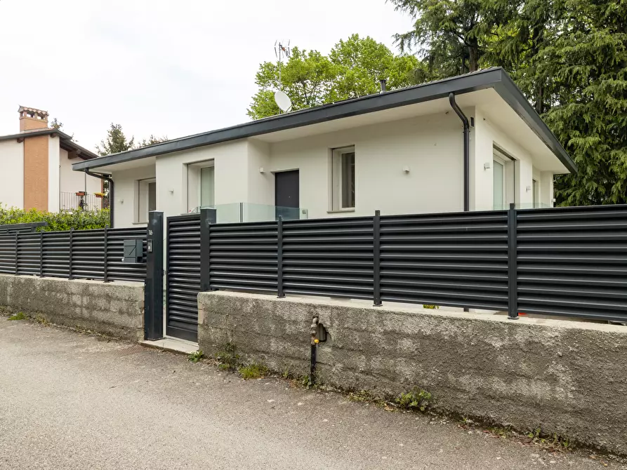 Immagine 37 di Villa in vendita  in Via Bruno Buozzi 16 a Sovico