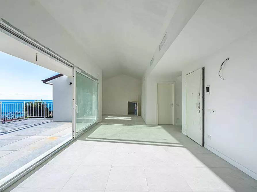 Immagine 41 di Trilocale in vendita  in Via Carlo 433 a San Remo