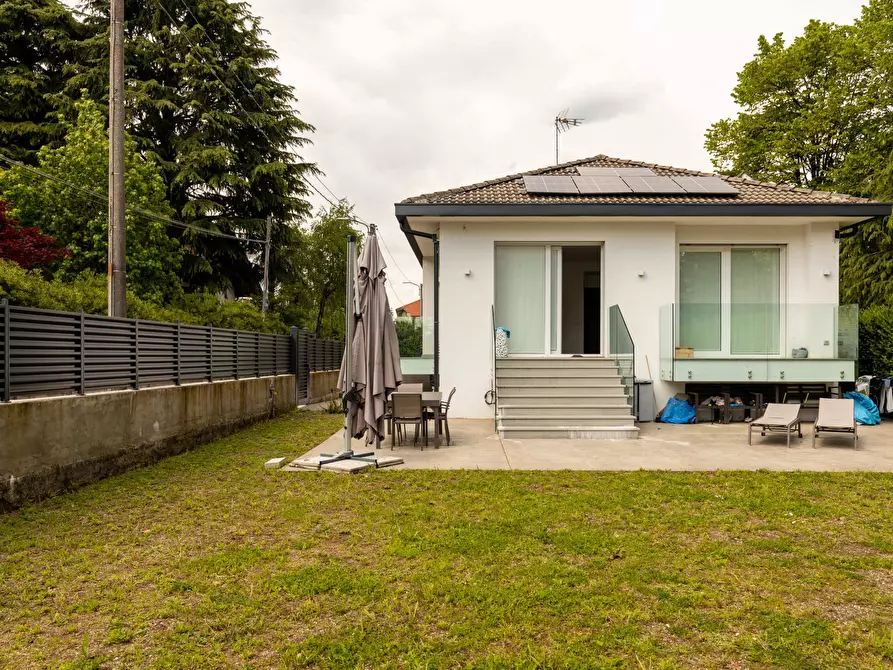 Immagine 40 di Villa in vendita  in Via Bruno Buozzi 16 a Sovico