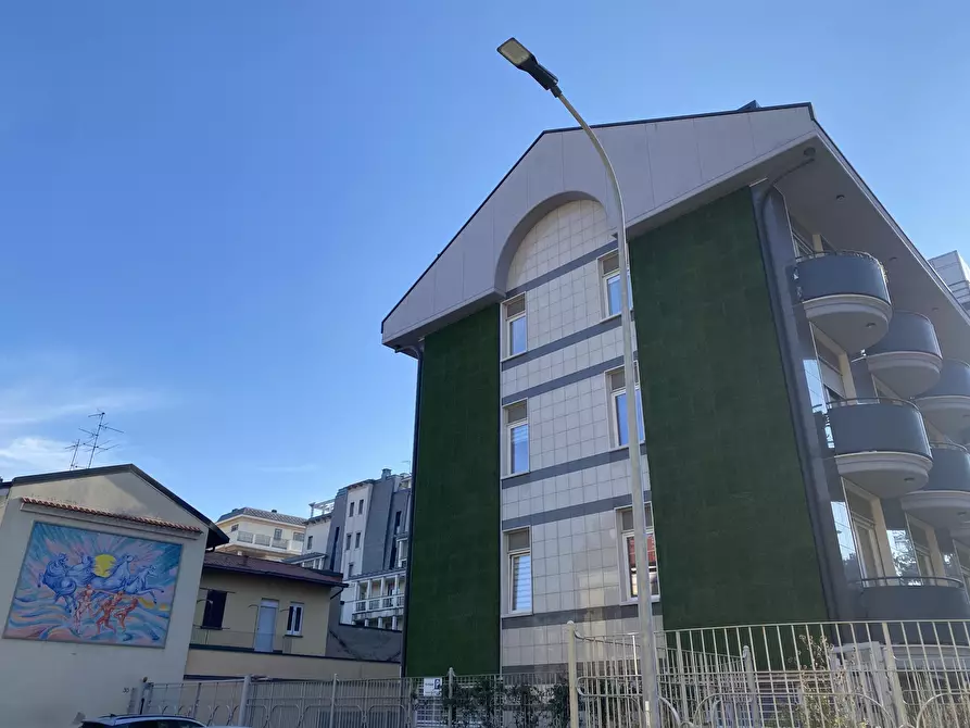 Immagine 1 di Garage in vendita  in Via Dante Alighieri 51 a Seregno