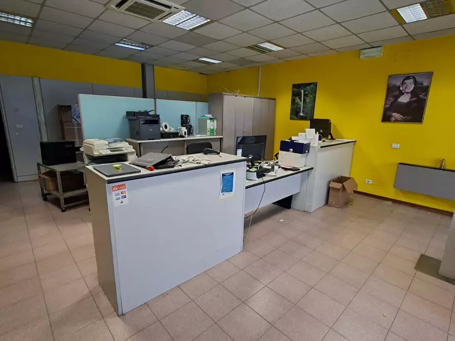 Immagine 12 di Ufficio in vendita  a Parma