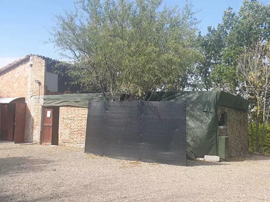 Immagine 2 di Garage in vendita  a Fornovo Di Taro