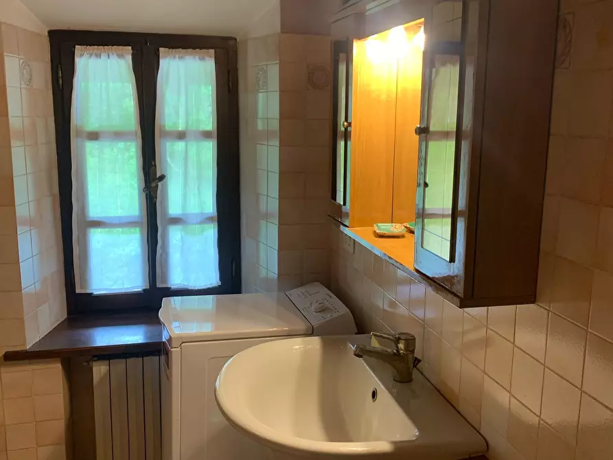 Immagine 14 di Trilocale in affitto  a Varano De' Melegari