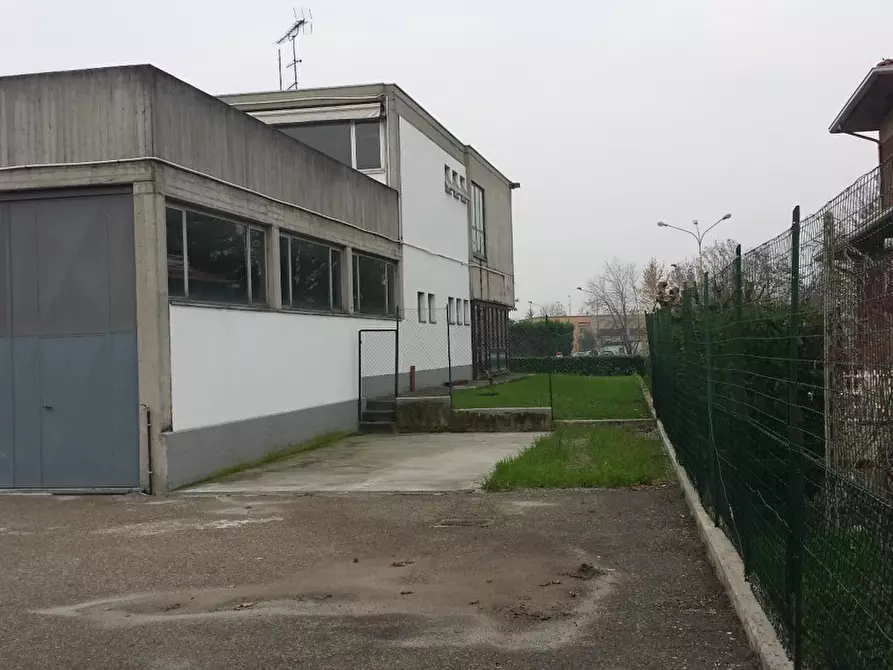 Immagine 14 di Attività artigianale in vendita  a Collecchio