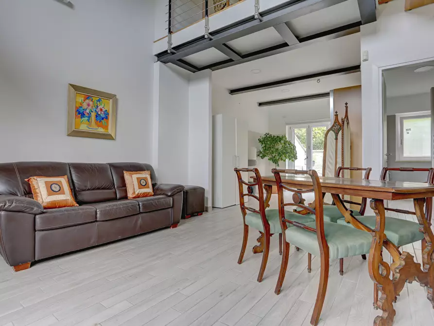 Immagine 2 di Villa in vendita  in Via del Fontanile di Mezzaluna 231 a Fiumicino