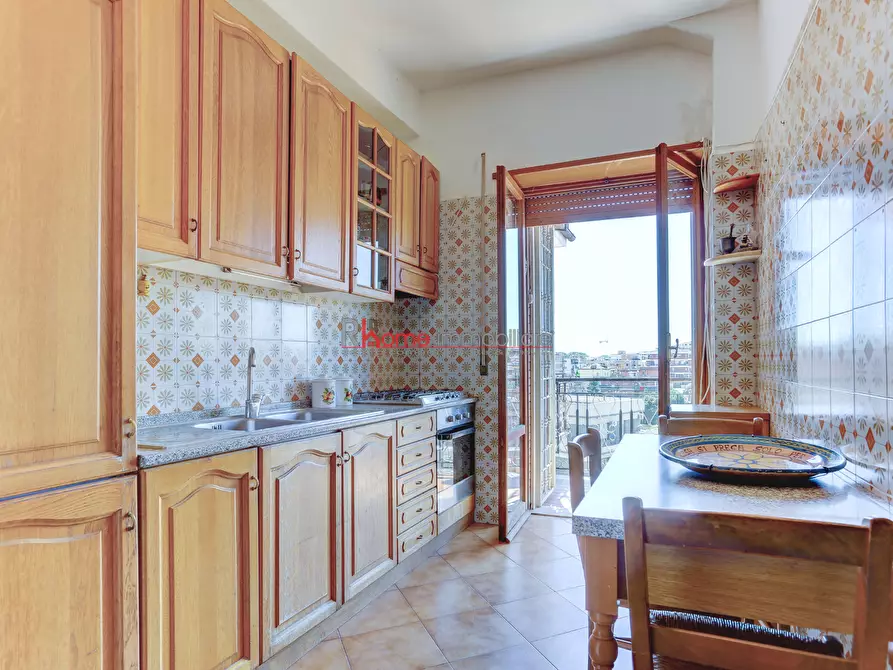 Immagine 3 di Trilocale in vendita  in Via Monte Lupo Fiorentino 99 a Roma