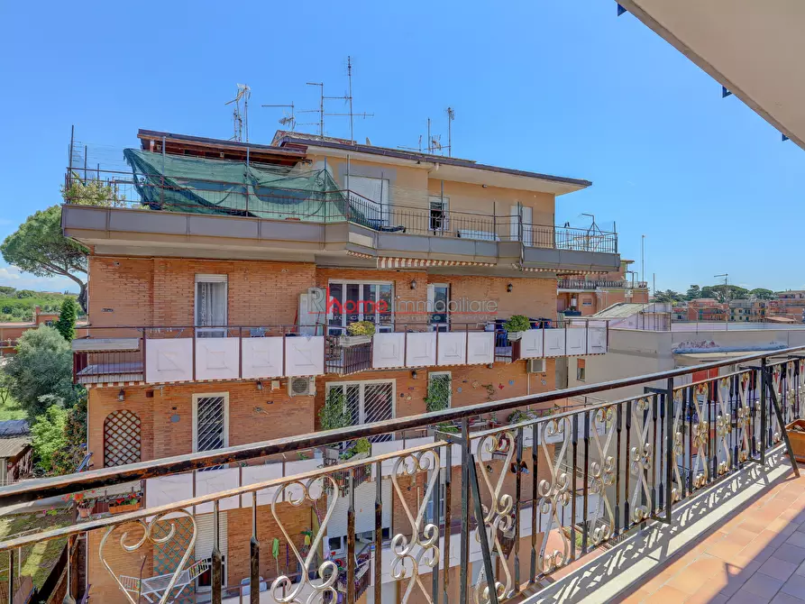Immagine 18 di Trilocale in vendita  in Via Monte Lupo Fiorentino 99 a Roma