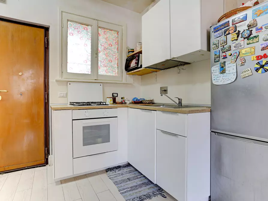 Immagine 9 di Bilocale in vendita  in VIA TUSCOLANA 1000 a Roma