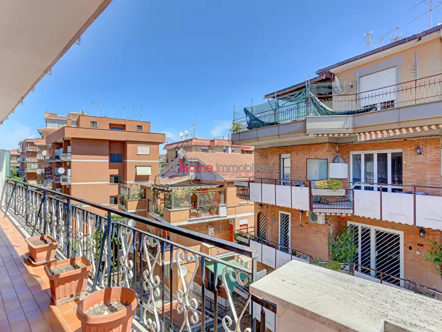 Immagine 20 di Trilocale in vendita  in Via Monte Lupo Fiorentino 99 a Roma