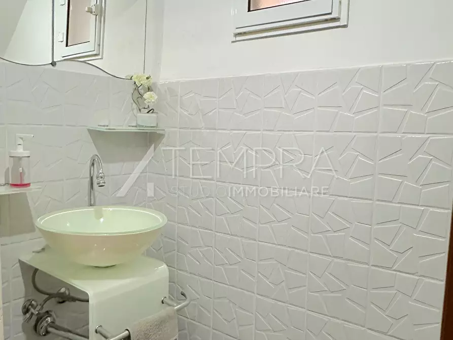 Immagine 7 di Casa indipendente in vendita  a Adrano