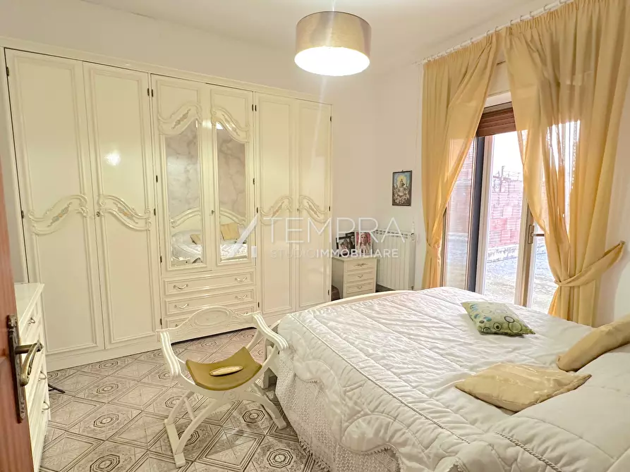 Immagine 11 di Appartamento in vendita  a Adrano