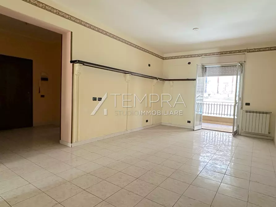 Immagine 5 di Appartamento in vendita  a Adrano