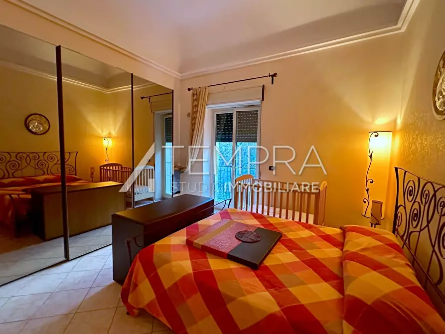 Immagine 10 di Casa indipendente in vendita  a Adrano