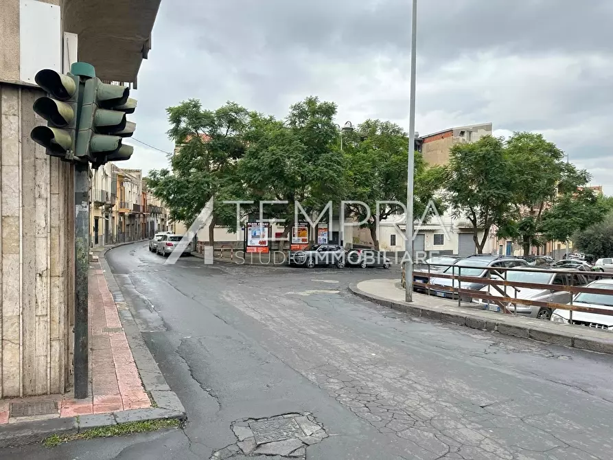 Immagine 9 di Locale commerciale in vendita  a Adrano