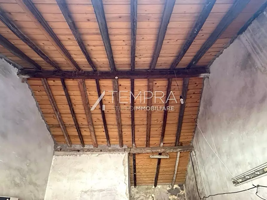 Immagine 5 di Garage in vendita  a Adrano