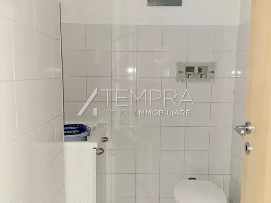 Immagine 18 di Locale commerciale in vendita  a Adrano