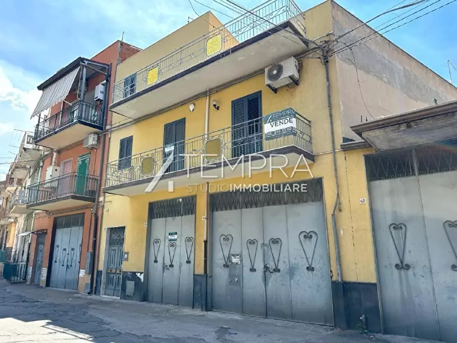 Immagine 1 di Casa indipendente in vendita  in Via Biviere 37 a Adrano