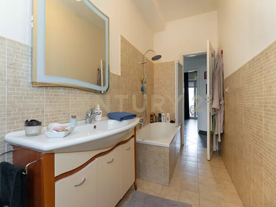 Immagine 26 di Quadrilocale in vendita  in Via Veglia 1 a Catania