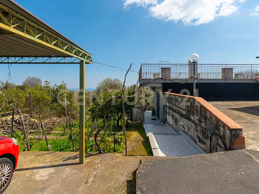 Immagine 30 di Villa in vendita  in Via Ramondetta 47 a Aci Sant'antonio