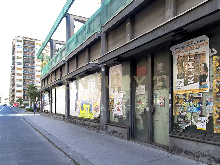 Immagine 23 di Locale commerciale in vendita  in Via Milano 93 a Catania
