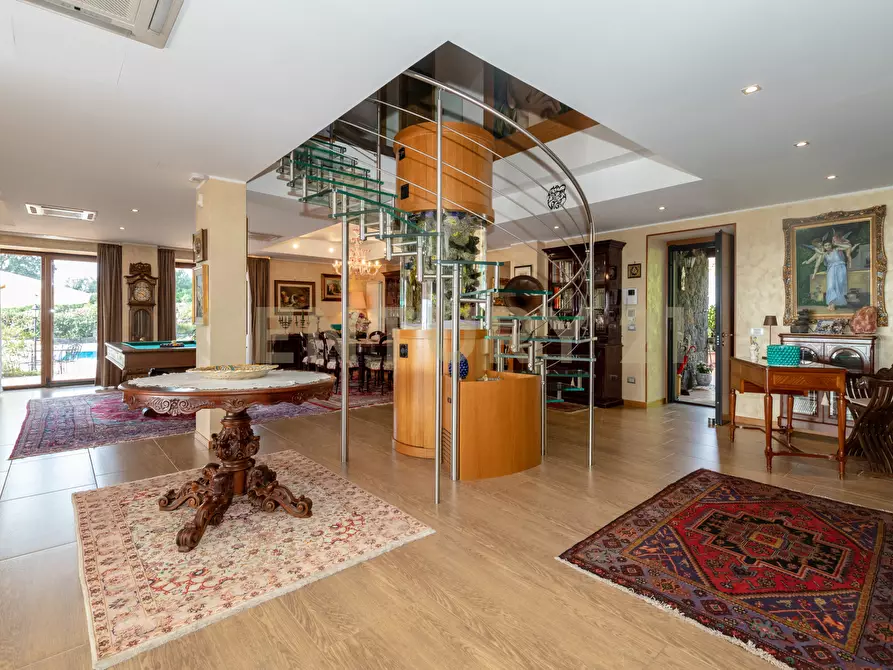 Immagine 13 di Villa in vendita  in Via Brinzio 20 a Aci Catena