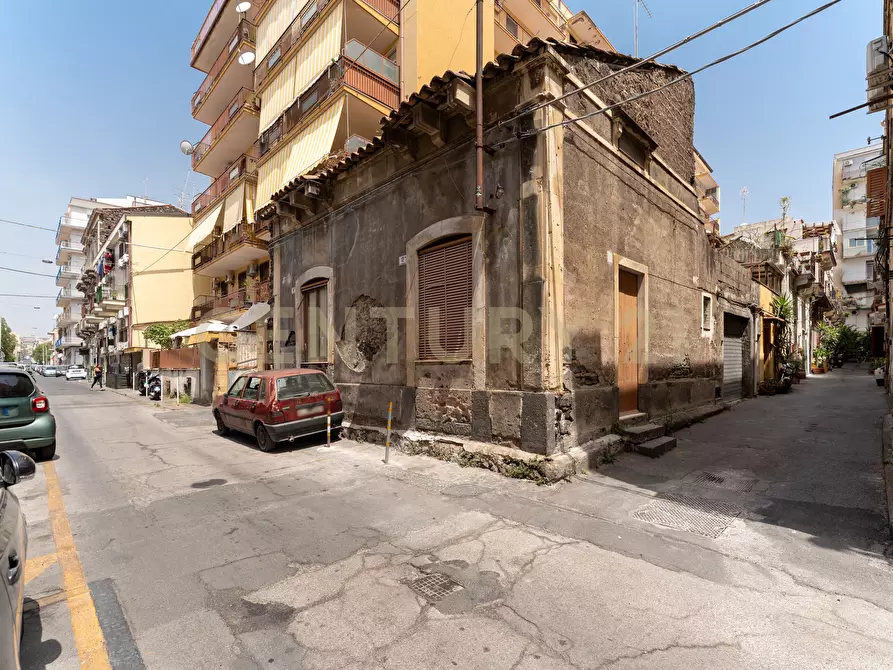 Immagine 2 di Casa indipendente in vendita  in Cortile del Granato 4 a Catania