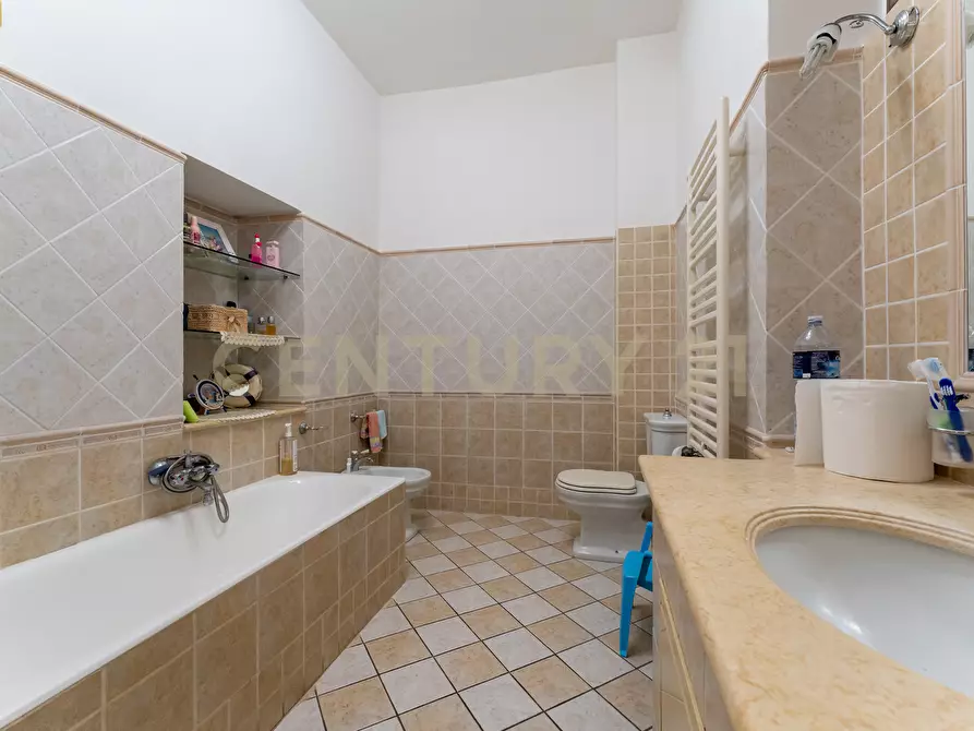 Immagine 31 di Villa in vendita  in Via Quartiere Longo 18 a Aci Castello