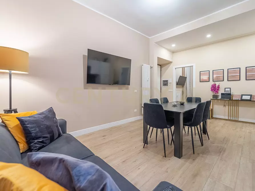 Immagine 4 di Bilocale in vendita  in Via Girolamo Benzoni a Roma