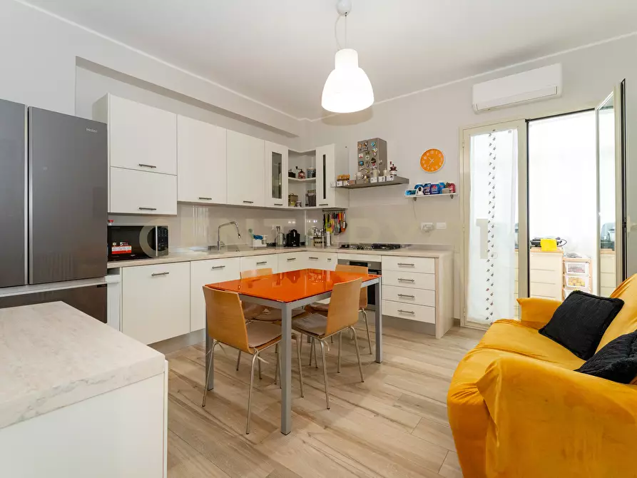 Immagine 19 di Quadrilocale in vendita  in Via Ludovico Ariosto 27 a Acireale