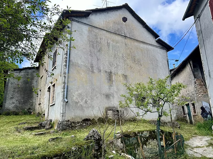 Immagine 14 di Rustico / casale in vendita  in Contrada Tezze a Velo Veronese