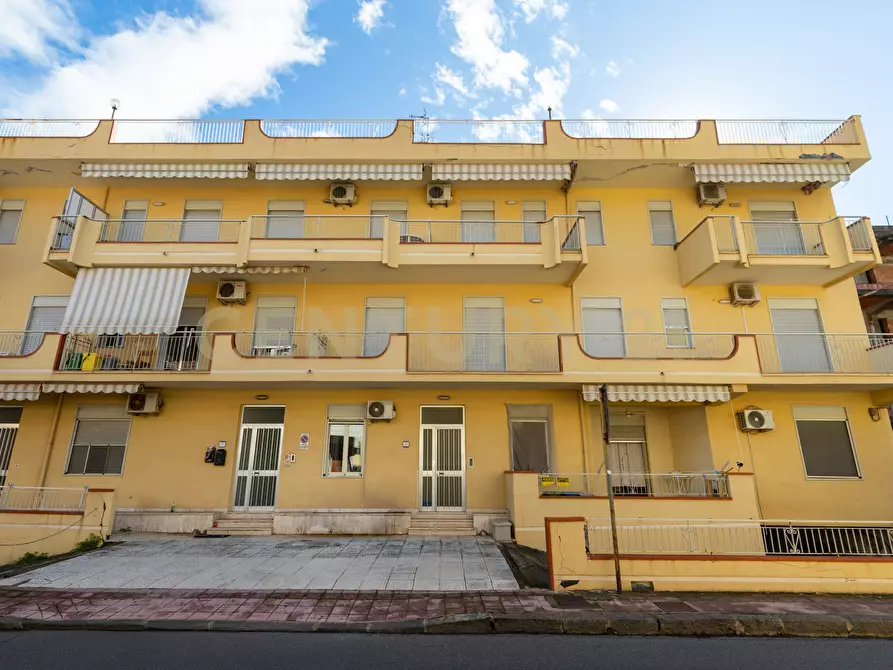 Immagine 31 di Trilocale in vendita  in Via Consolare Valeria 9797 a Sant'alessio Siculo