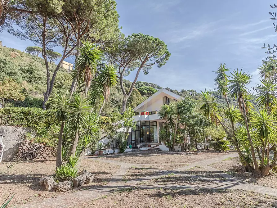 Immagine 34 di Villa in vendita  in Via Spiaggia del Lago 17b a Castel Gandolfo