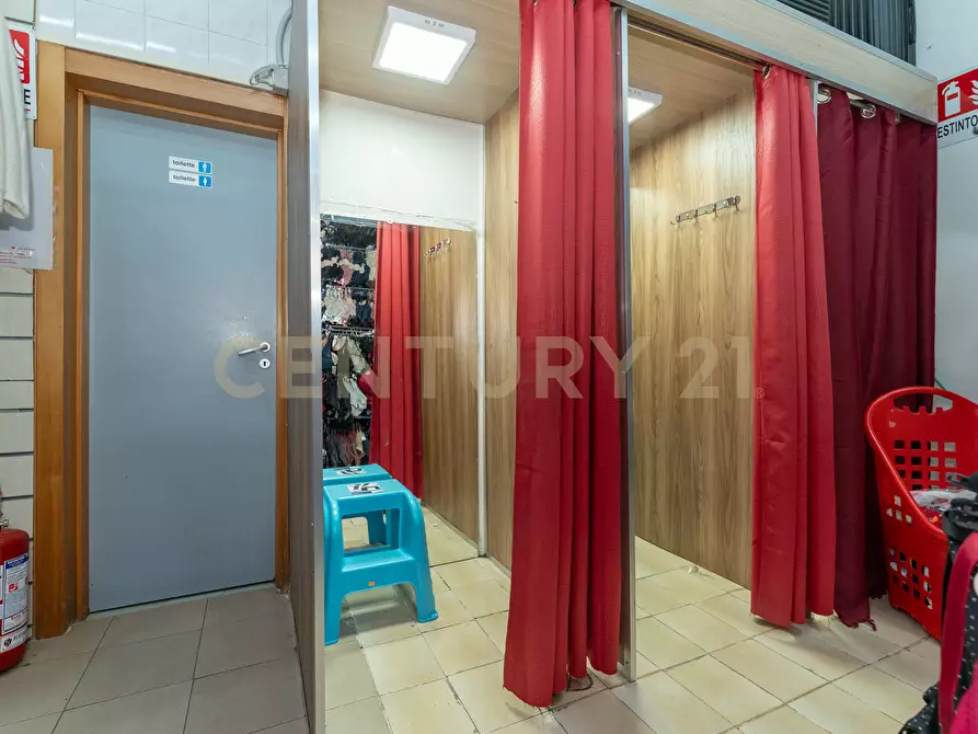 Immagine 18 di Attività commerciale in vendita  in Via Nizzeti 6 a Aci Catena