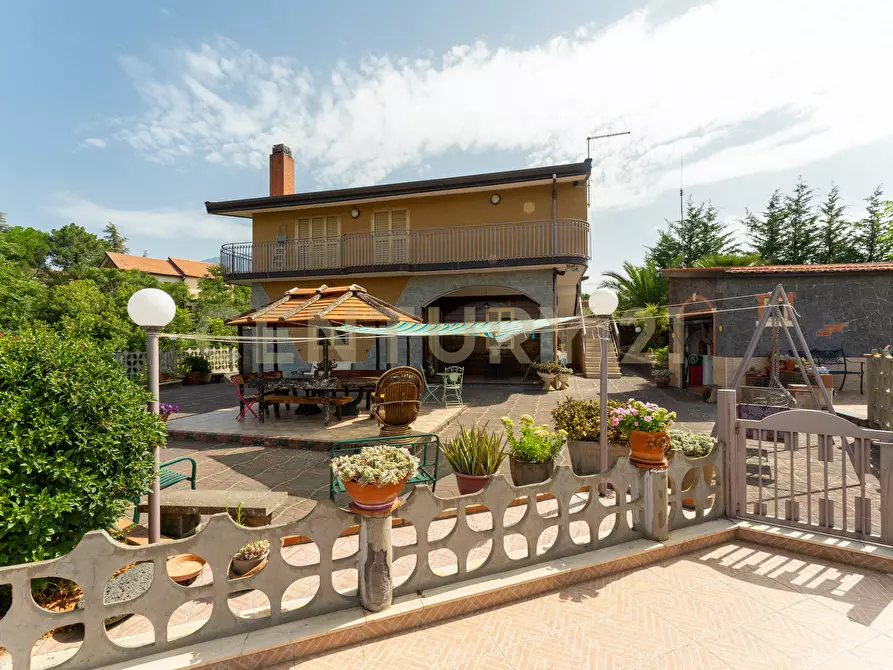 Immagine 1 di Villa in vendita  in Strada Provinciale 158 a Biancavilla