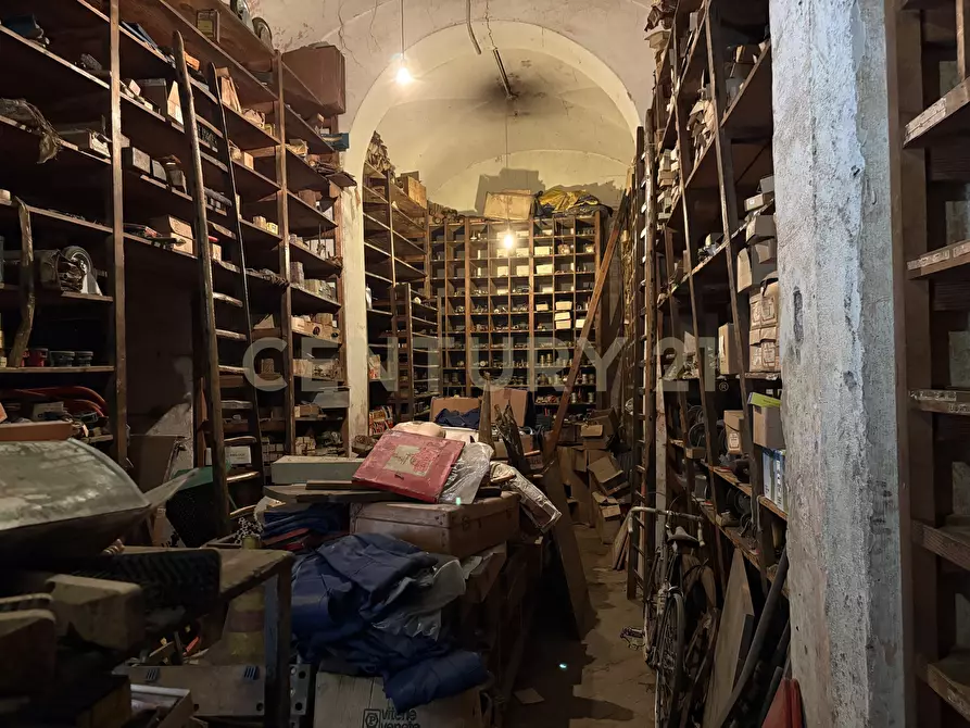 Immagine 39 di Locale commerciale in vendita  in Via 6 Aprile 59 a Catania