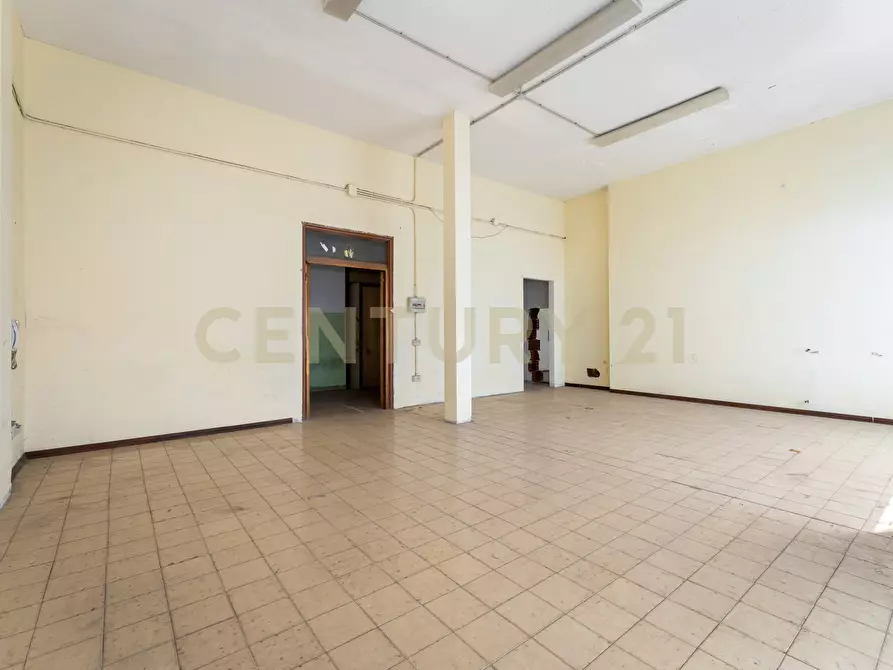 Immagine 15 di Attività commerciale in vendita  in Via Vittorio Emanuele 424 a Paterno'
