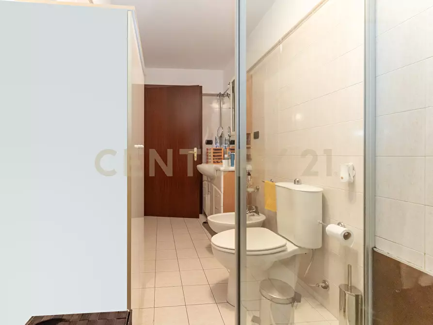 Immagine 14 di Pentalocale in vendita  in Viale Nitta 12A a Catania