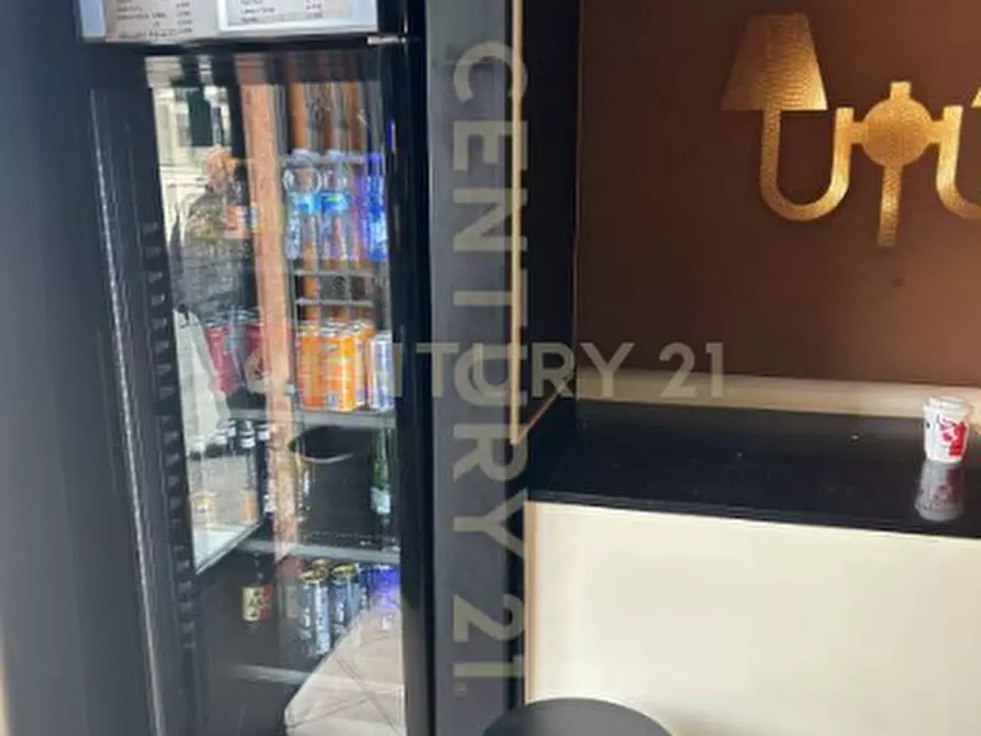 Immagine 8 di Attività commerciale in vendita  in Piazza Roma snc a Verona