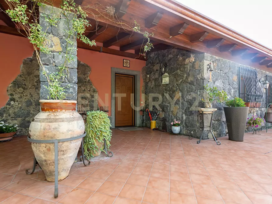 Immagine 35 di Villa in vendita  in Via Brinzio 20 a Aci Catena