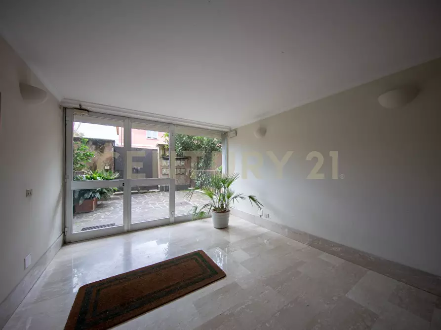 Immagine 34 di Bilocale in vendita  in Via Aurelia 301 a Roma