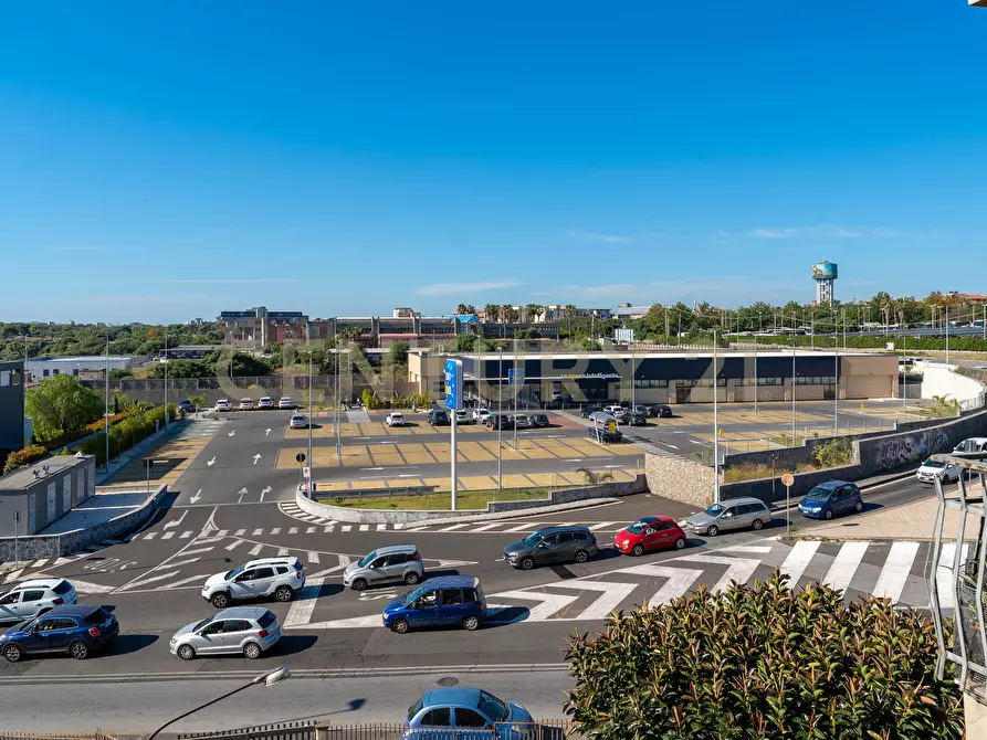 Immagine 47 di Pentalocale in vendita  in Via Carrubella 155 a Gravina Di Catania