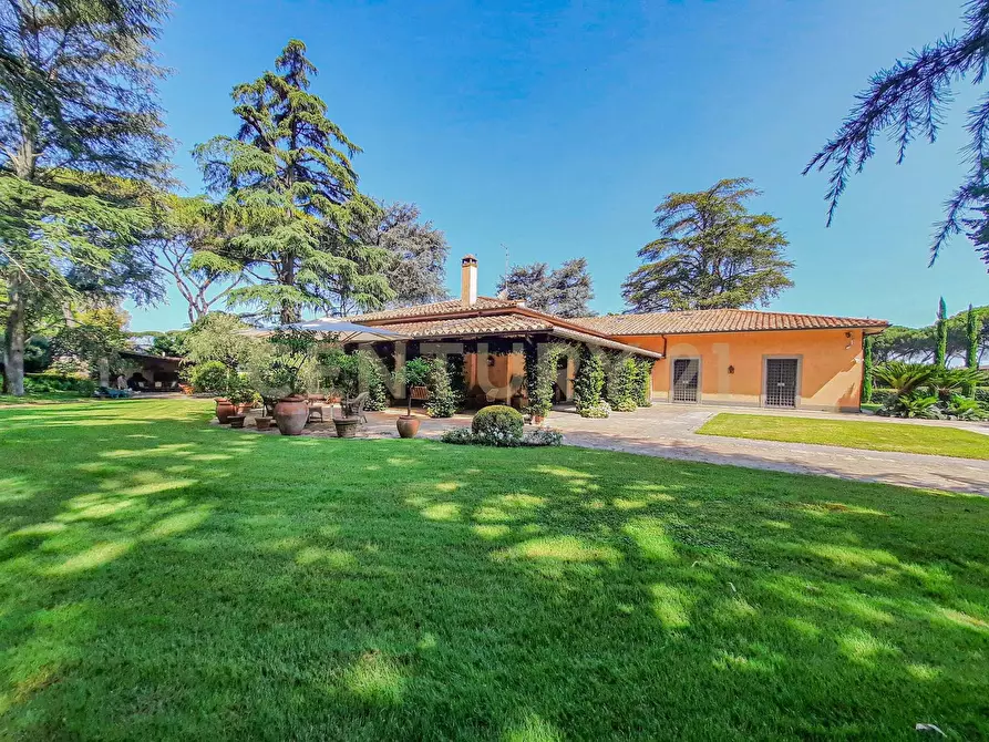 Immagine 1 di Villa in vendita  in Via di Quarto AnnunziataVia di Quarto Annunziata a Roma