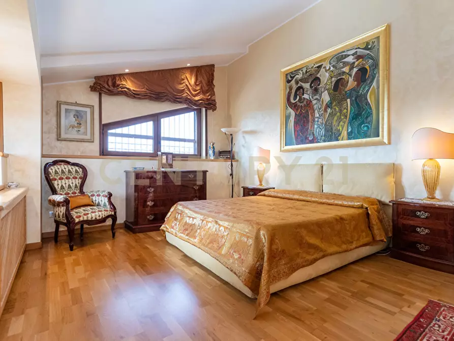 Immagine 41 di Villa in vendita  in Via Brinzio 20 a Aci Catena