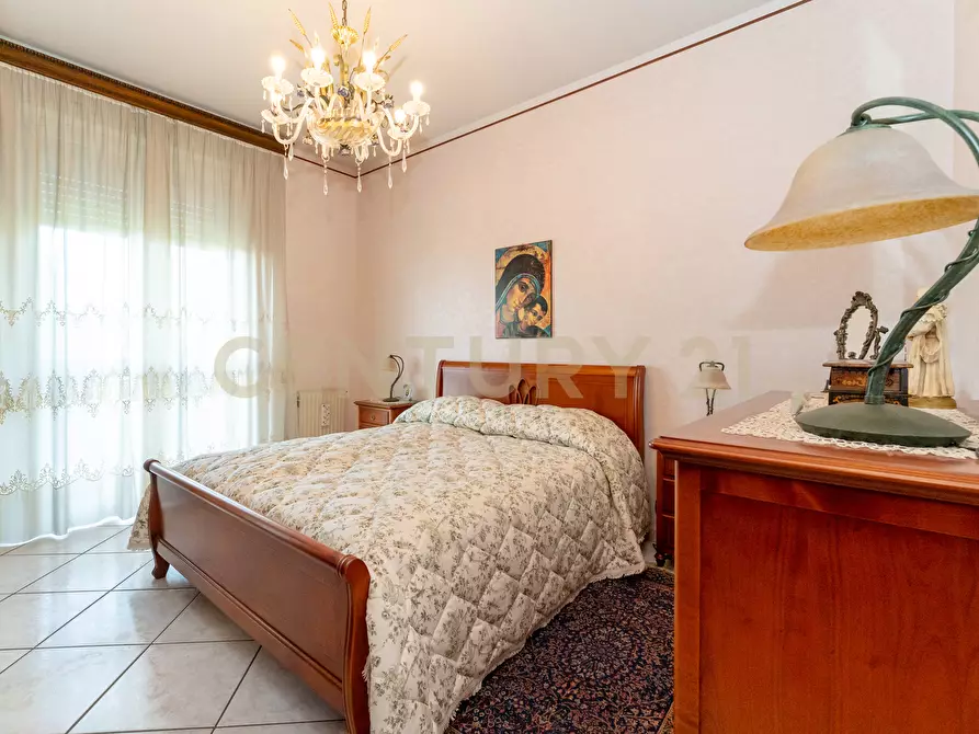 Immagine 37 di Pentalocale in vendita  in Viale Nitta 16b a Catania