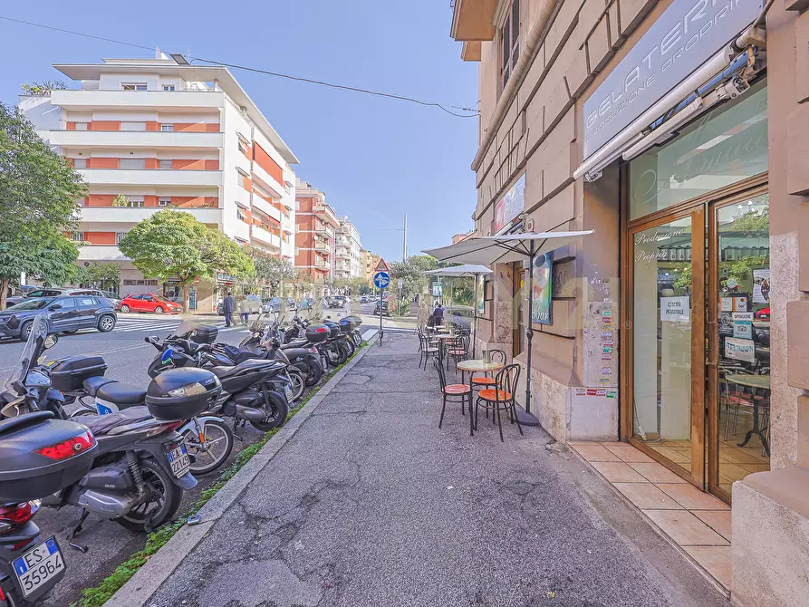 Immagine 28 di Quadrilocale in vendita  in Via Nemorense 26/28 a Roma