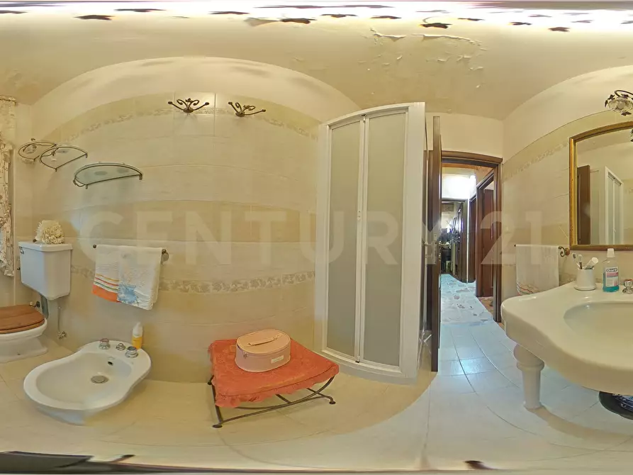Immagine 53 di Pentalocale in vendita  in Via Carrubella 155 a Gravina Di Catania